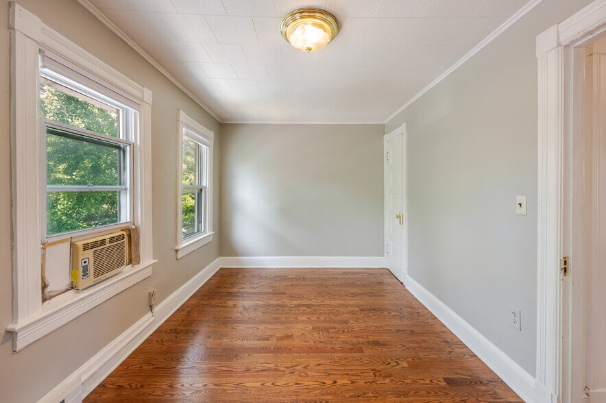 Building Photo - 1109 Abbey Pl NE