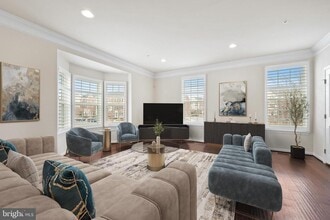 Building Photo - 13312 Waterford Hills Boulevard