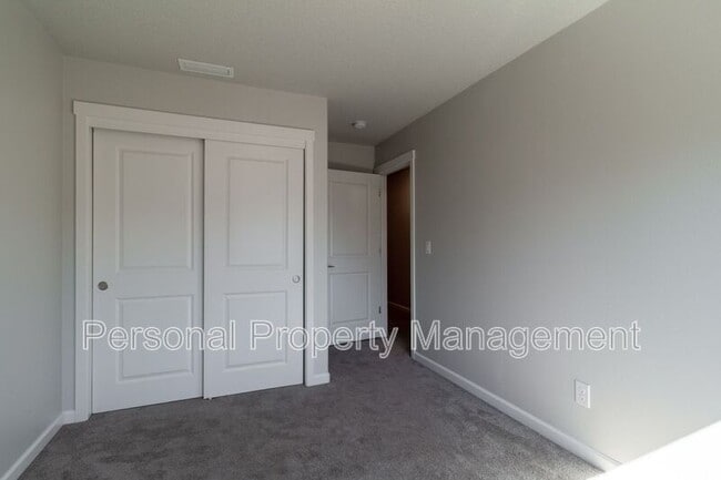 Building Photo - 5705 NE 59th Way