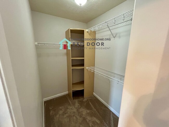 Building Photo - Modern 4 Bed, 3 Bath Home – Pet Friendly w...