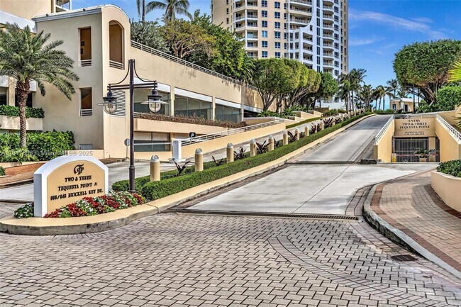 Building Photo - 848 Brickell Key Dr