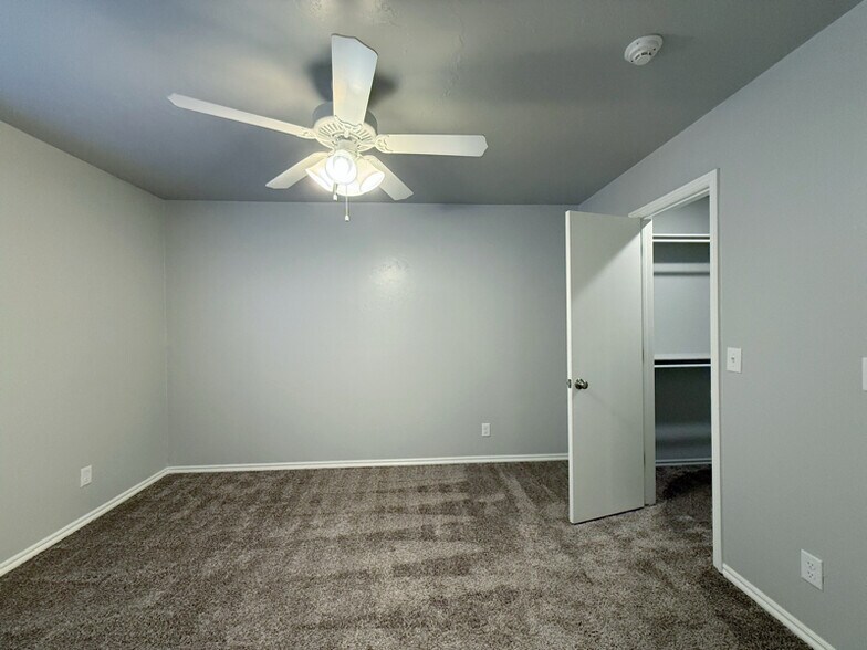 Building Photo - 17040 Hardwood Pl