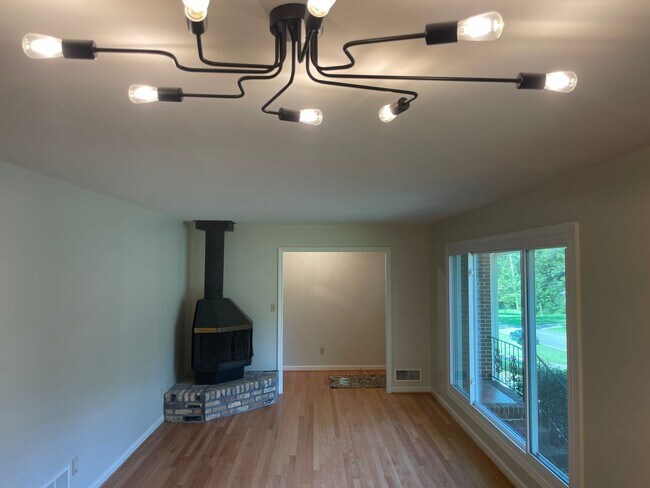 Building Photo - West Homewood: 5 Bedroom 3 Bath House with...