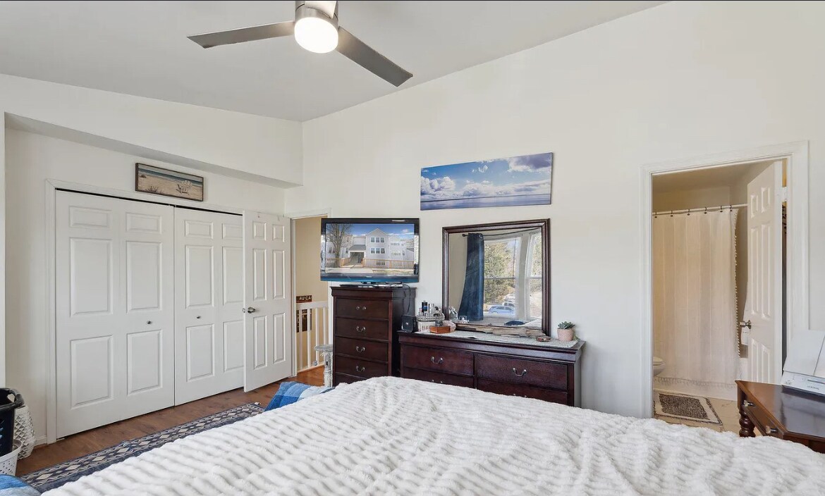 Building Photo - 8 Deer Run Ct