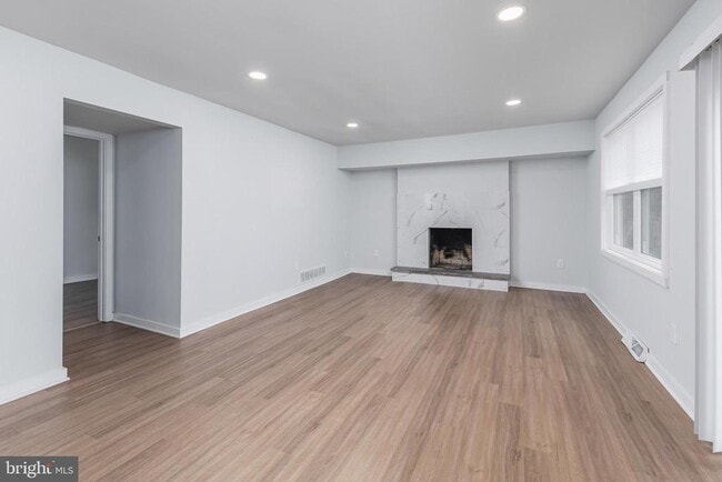 Building Photo - 115 Greenvale Ct