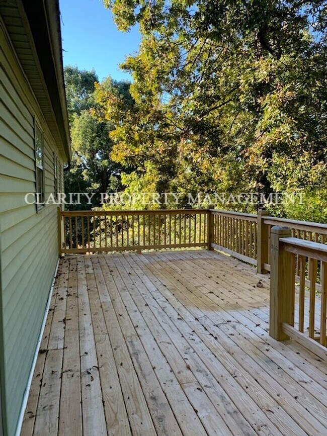 Building Photo - 2218 Cloverleaf Cir SE
