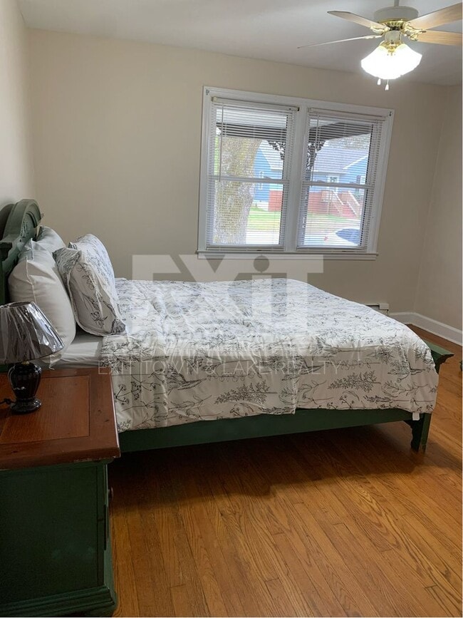 Building Photo - Fully Furnished 3 Bedroom/2 Bathroom Home ...