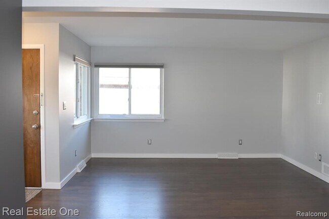 Building Photo - 607 Cherry Ave