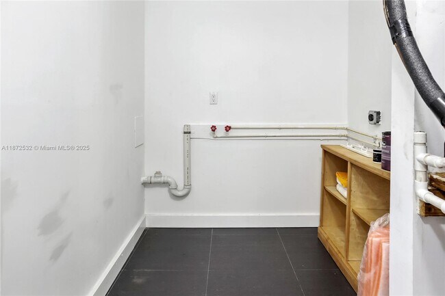 Building Photo - 13720 SW 90th Ave