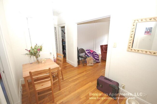 Building Photo - 8 Vinal St