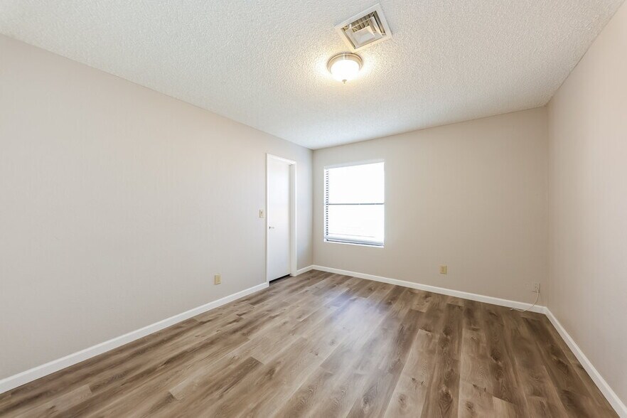 Building Photo - 7127 W Morrow Dr
