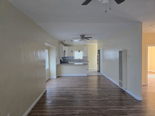 Building Photo - Large 2 bed 1 Bath House