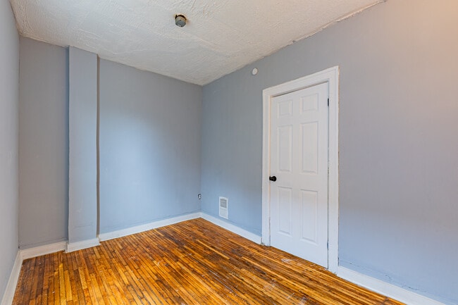 Building Photo - 383 Champlain St