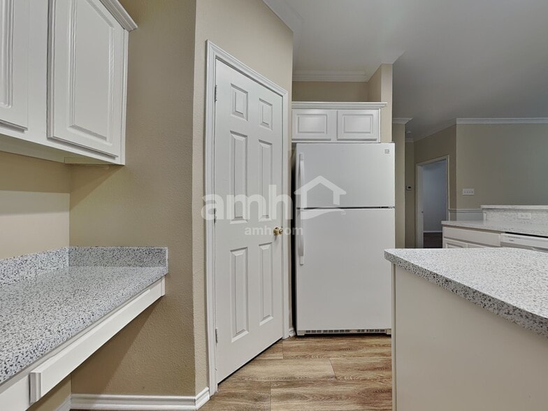 Building Photo - 1511 Cheyenne Trl