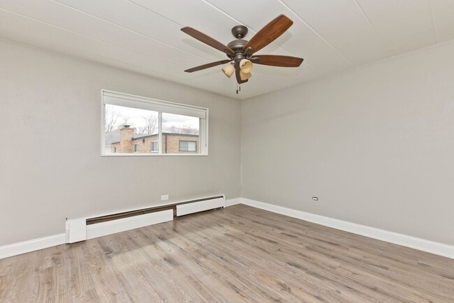 Building Photo - Newly Renovated 1 Bedroom Corner Unit