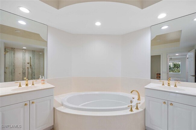 Building Photo - 455 Cove Tower Dr