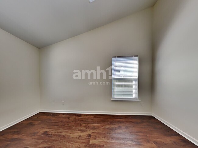 Building Photo - 129 Charlesfort Way