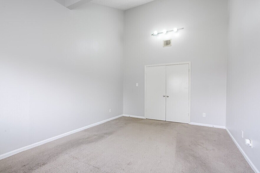 Building Photo - 16158 Coyridge Ln