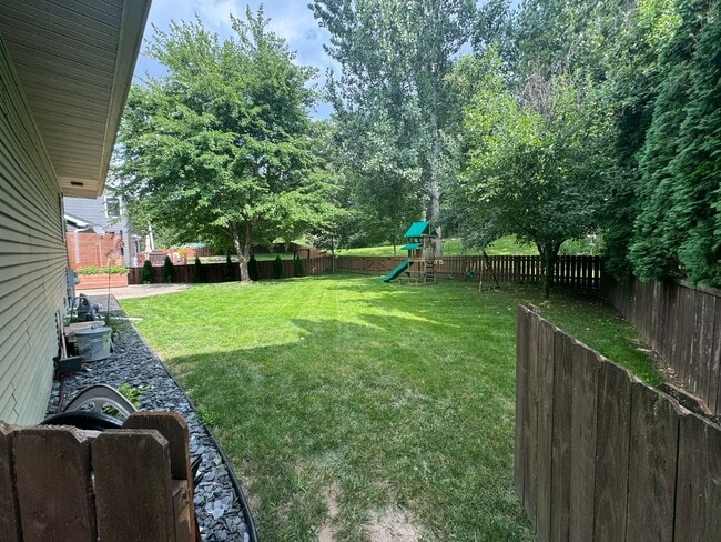 Building Photo - 3 bed / 3 bath House in Deforest!