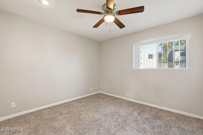 Building Photo - 1702 W Tuckey Ln