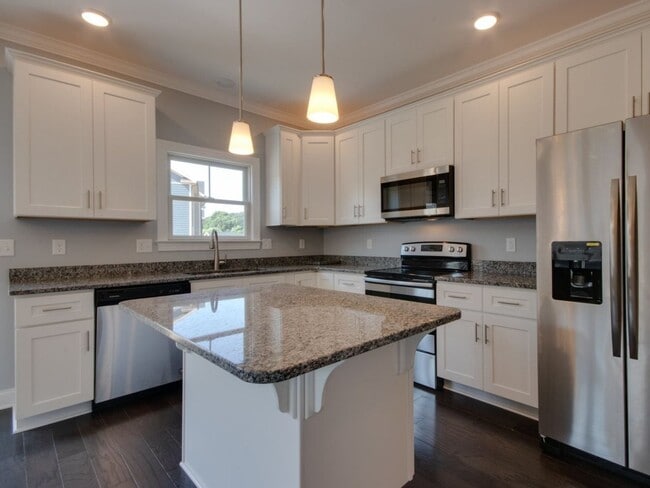 Building Photo - Luxury Rental The Townes at Congers Creek