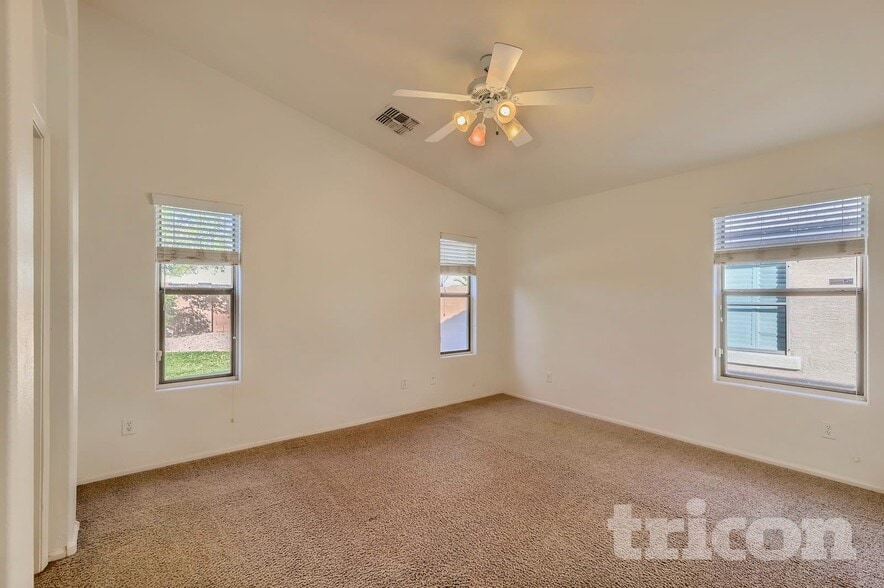 Building Photo - 7806 S 47th Ln