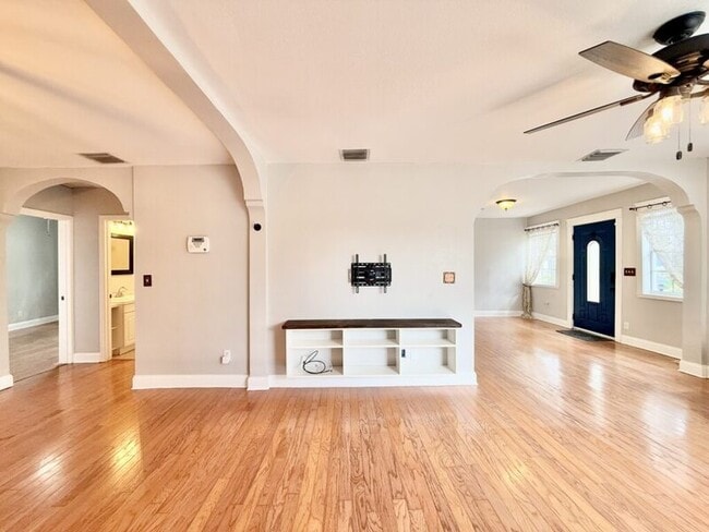 Building Photo - 909 W Fribley St