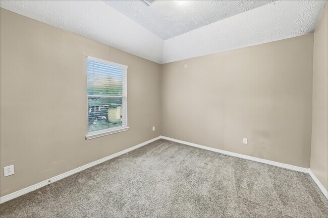 Building Photo - 5010 Deer Path Dr