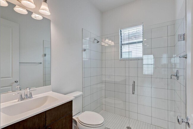 Building Photo - 1205 Faulkner Ter