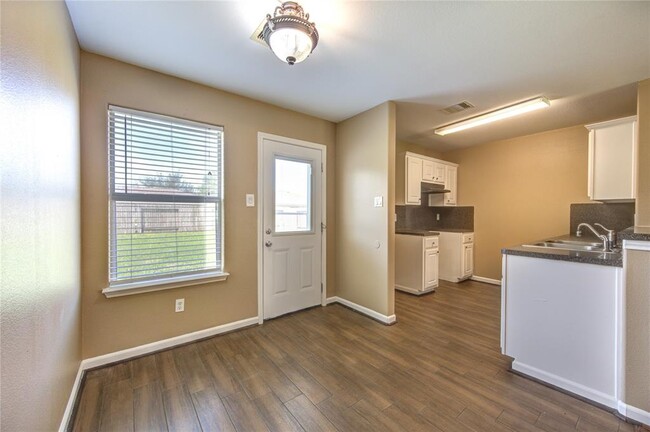Building Photo - 6814 Manor Terrace Ln