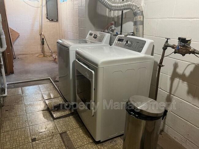 Building Photo - 9748 Lincoln Ave