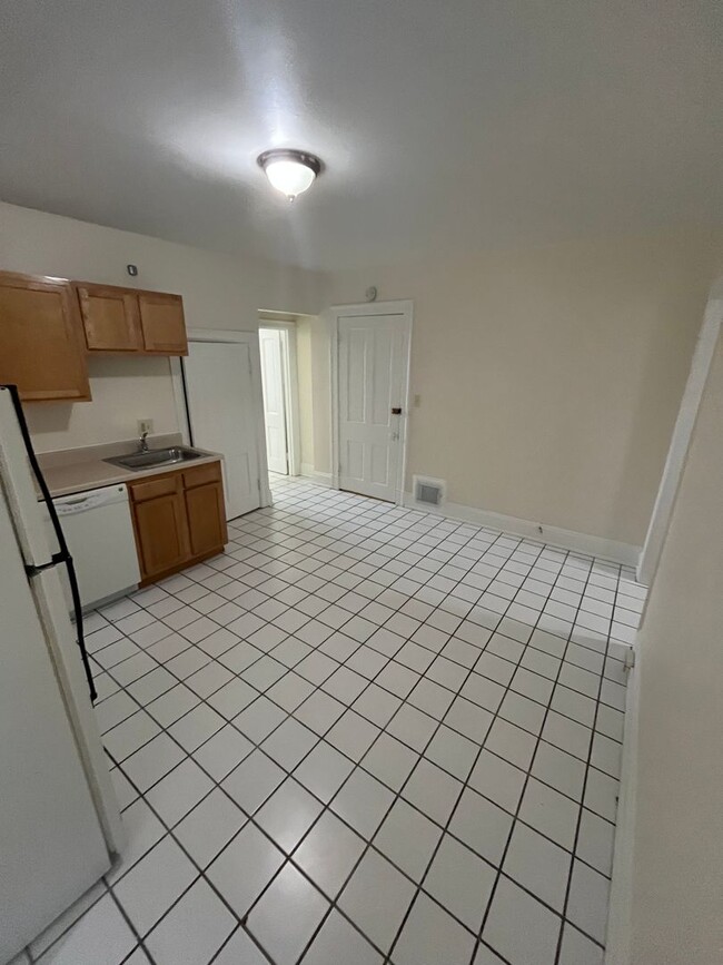 Building Photo - 3521 Clifton Ave