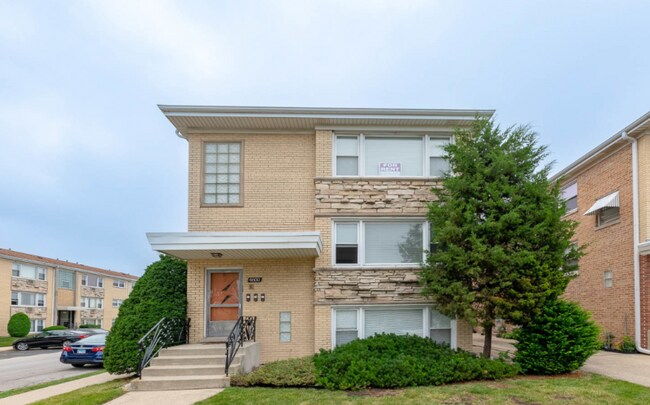 Building Photo - 4600 N Sayre Ave