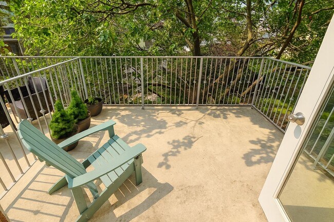 Building Photo - 8 Carroll Pl