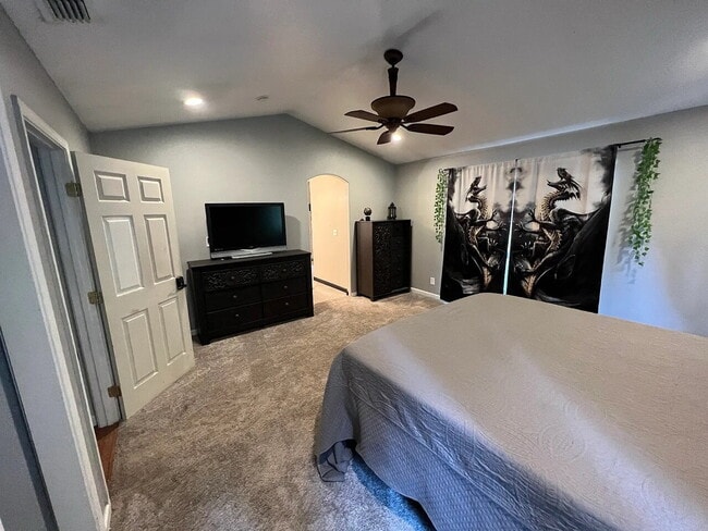 Building Photo - Rare 4-bedroom 3-bath home with studio apartment conveniently located off Starkes Grade Road! Opt...