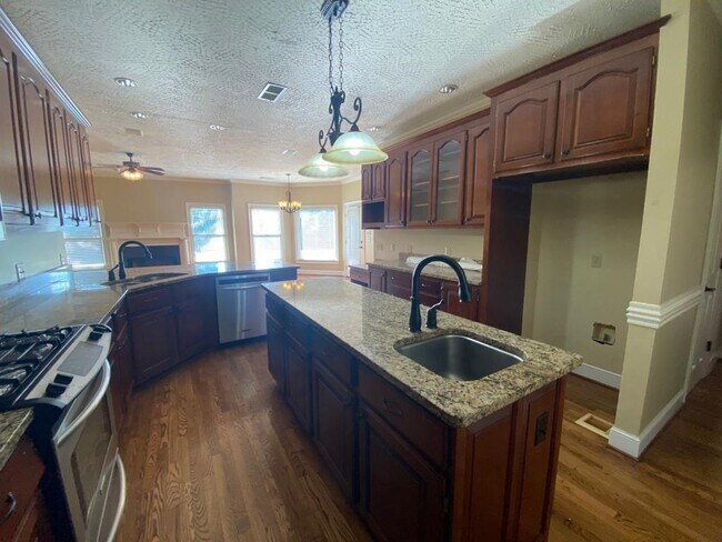 Building Photo - 1440 Asbury Dr