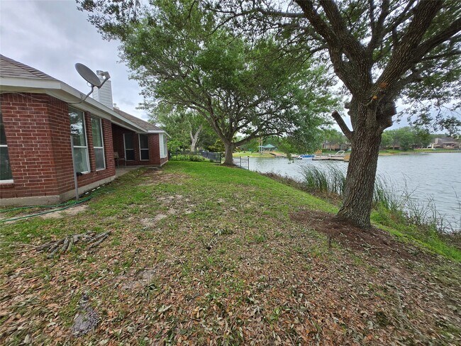 Building Photo - 4018 N Crystal Lake Cir