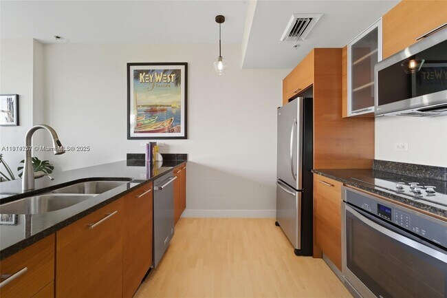 Building Photo - 3451 NE 1st Ave