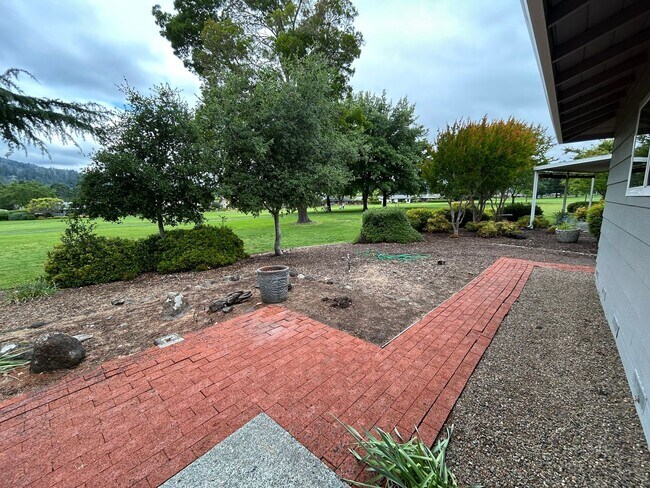 Building Photo - 7588 Oak Leaf Dr