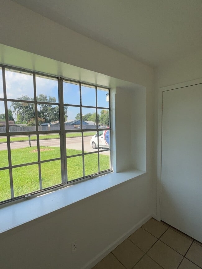 Building Photo - 15335 Woodforest Blvd