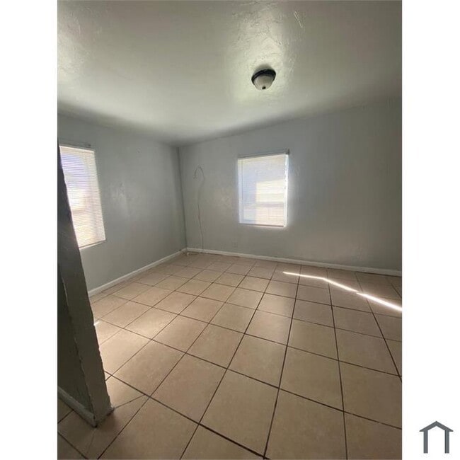 Building Photo - 238 NW 11th Ave