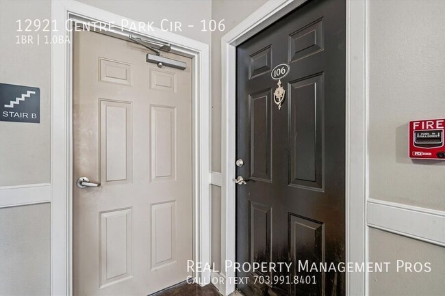 Building Photo - 12921 Centre Park Cir