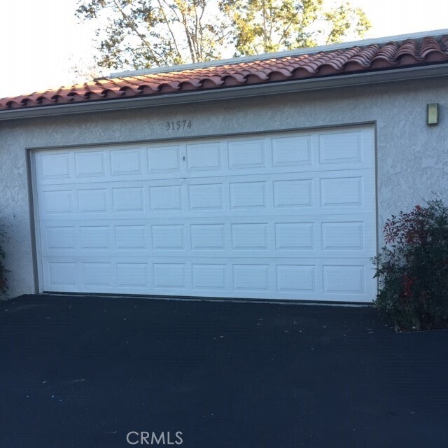 Building Photo - 31574 W Nine Dr