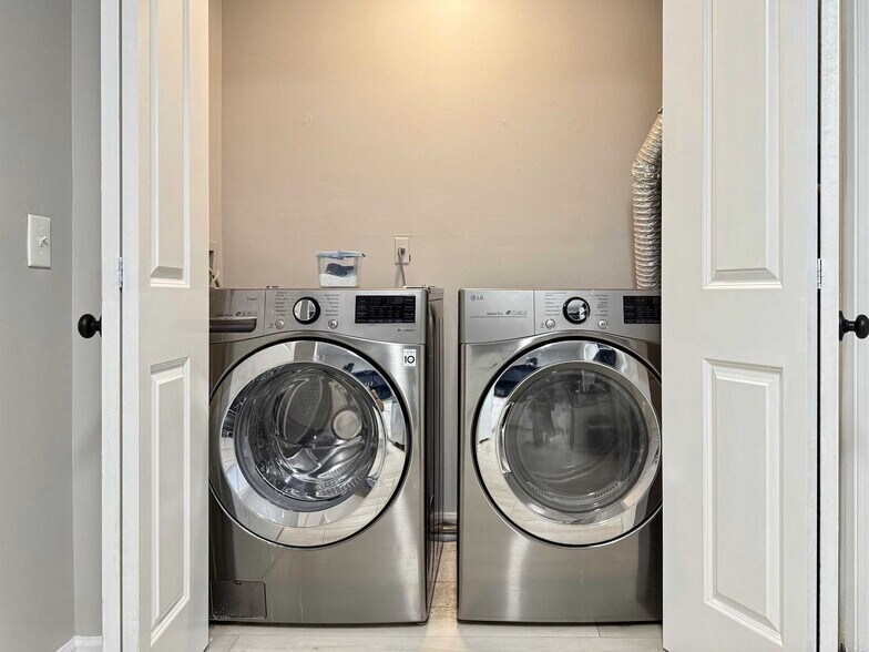 Building Photo - 1267 Sweet Pine Dr