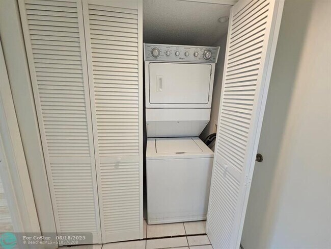Building Photo - 9537 Weldon Cir