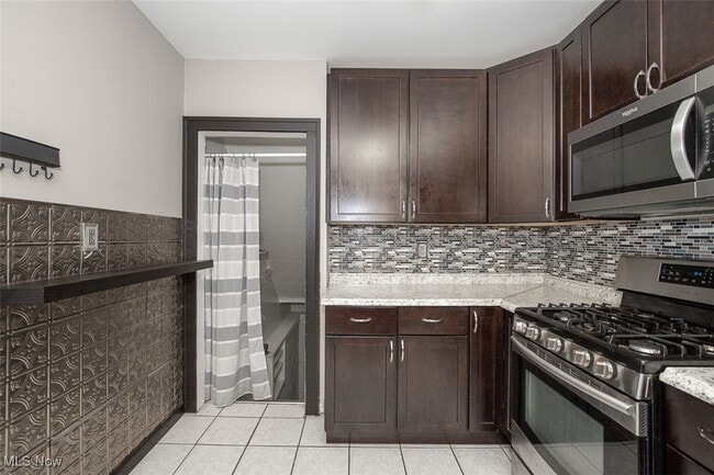 Building Photo - 2083 Chesterland Ave
