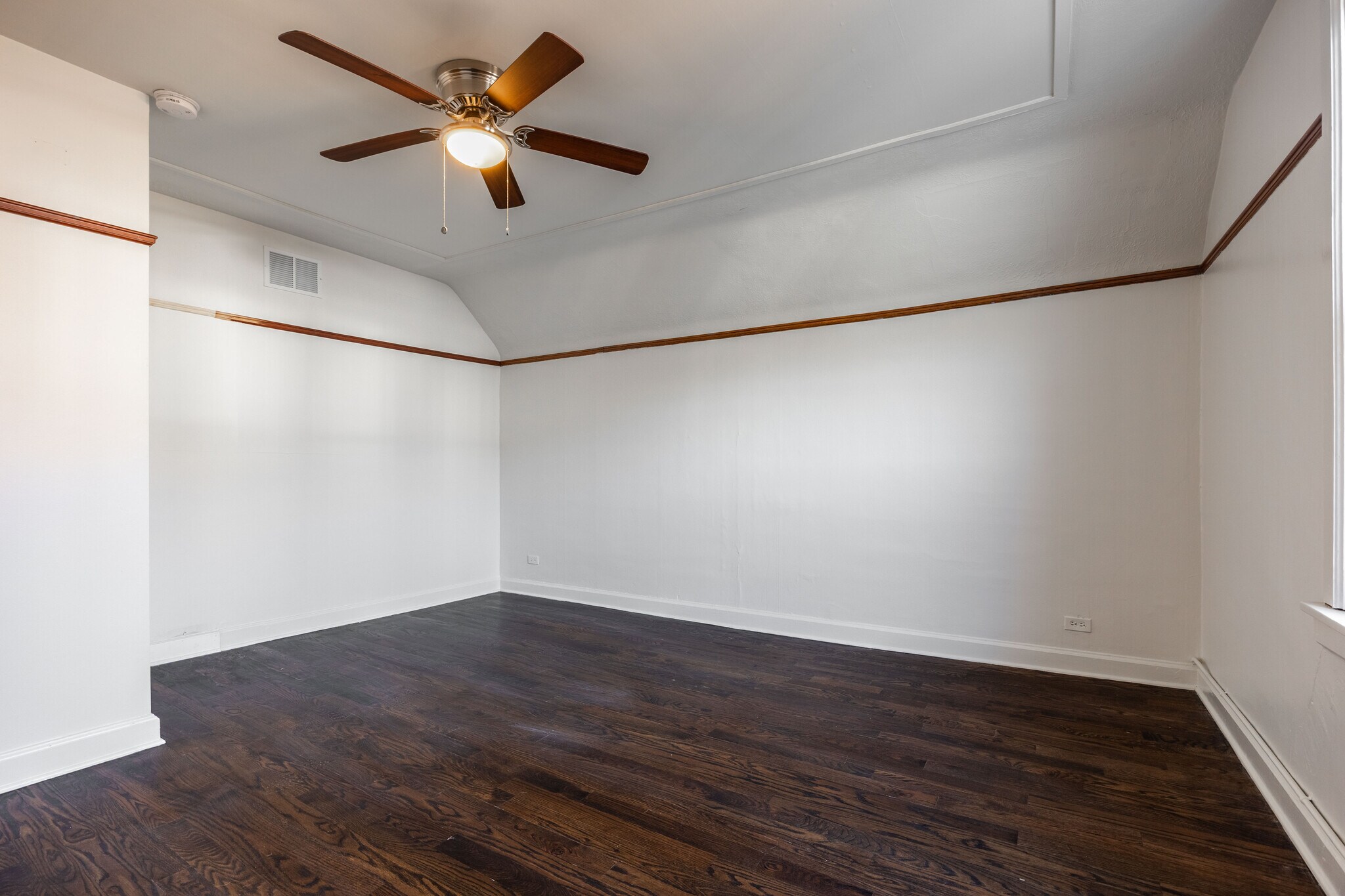 Building Photo - 3135 N Oakley Ave