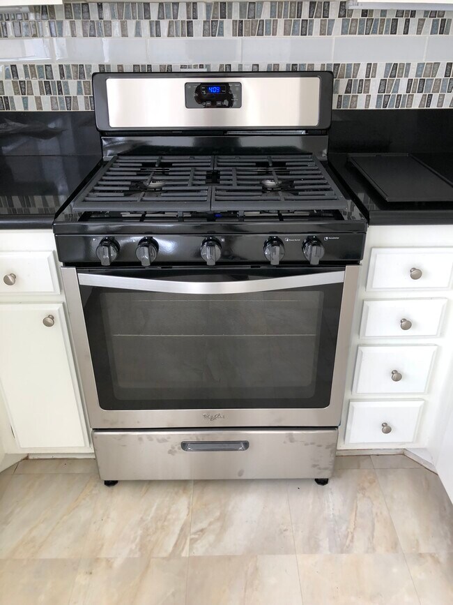Range - Stainless Steel - 2405 34th St