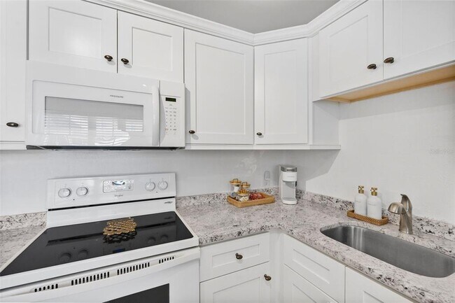 Building Photo - 1603 Gulf Dr N