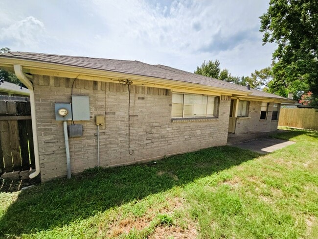 Building Photo - 5611 Caldicote St